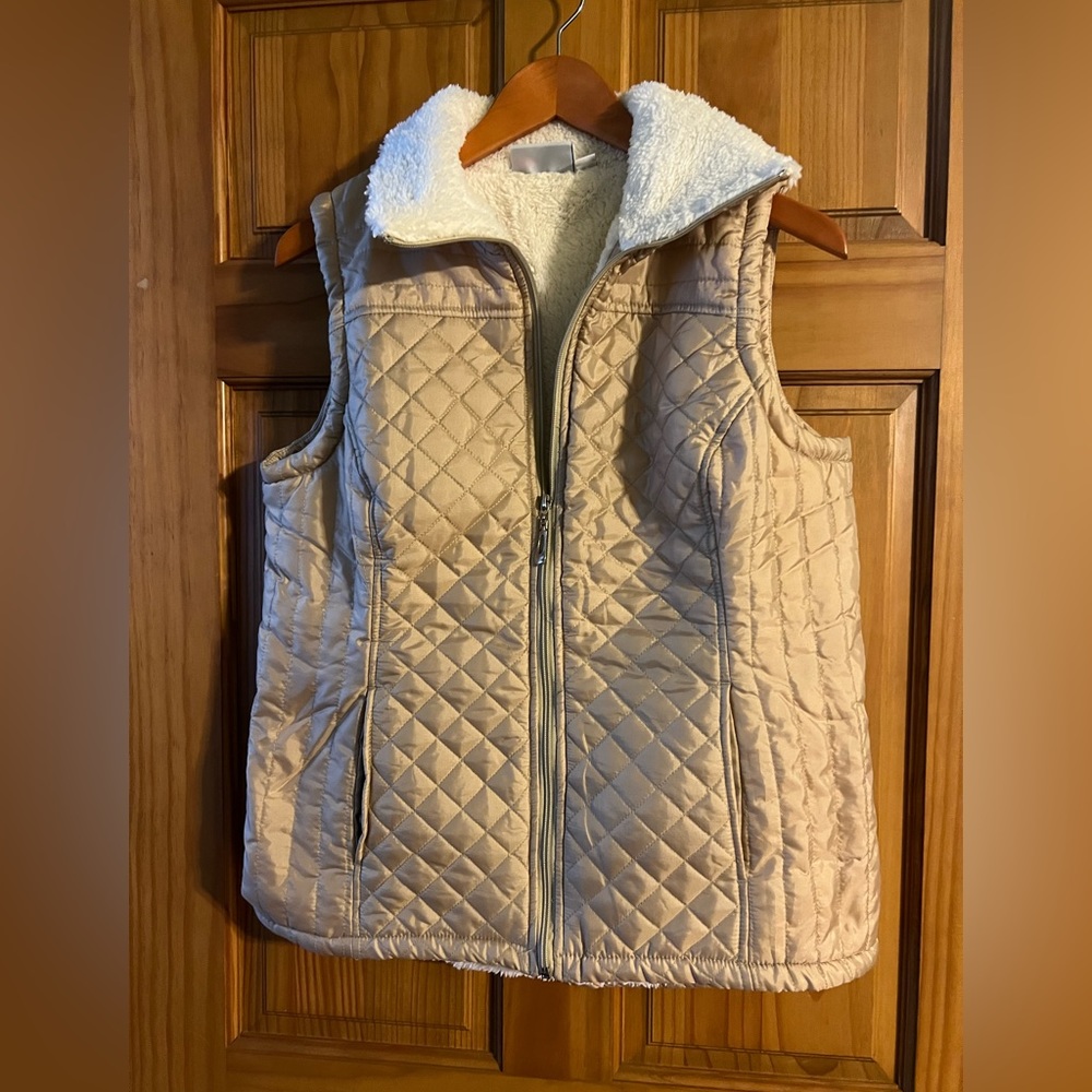 D&co lined vest. Soft gold color, size small